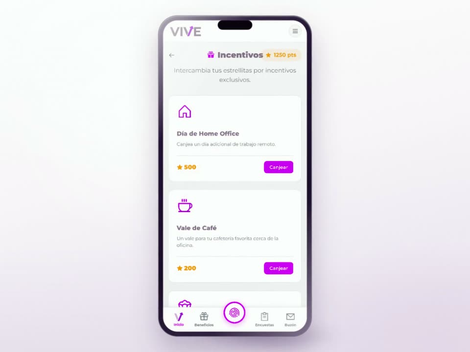 El portal del colaborador de VIVE en un teléfono: la pantalla de inicio, el registro de asistencia con la hora y la ubicación verificada, el catálogo de cursos y el canje de estrellitas por incentivos.